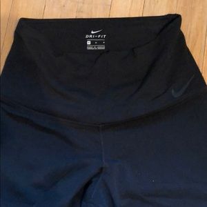 Nike highwaisted cropped leggings